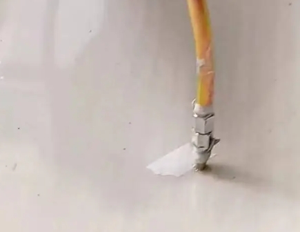 资兴瓷砖空鼓维修公司专业解答在瓷砖铺贴过程中，如果使用的砂料过粗（如全部使用了粗砂），可能会导致以下问题